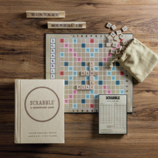 Scrabble Bookshelf Game image 1